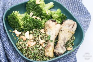 kippenbout met waterkers- pesto, broccoli en quinoa