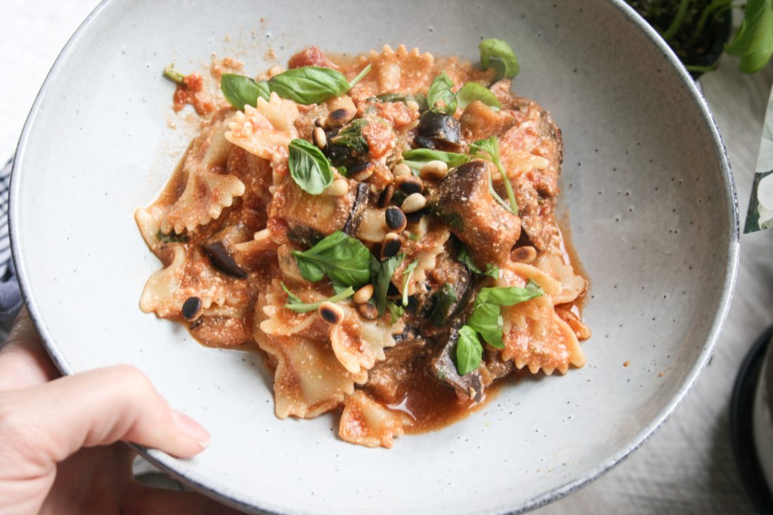 aubergine- ricotta pasta met basilicum