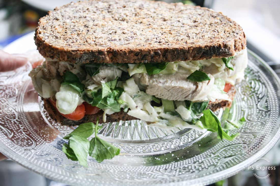 club sandwich met frisse salade