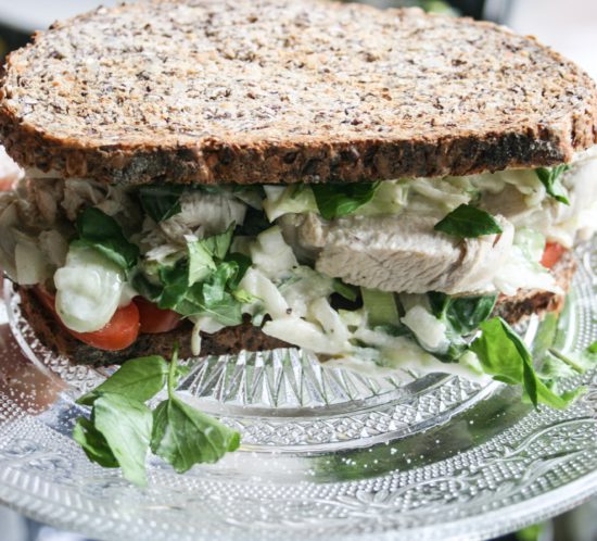 club sandwich met frisse salade