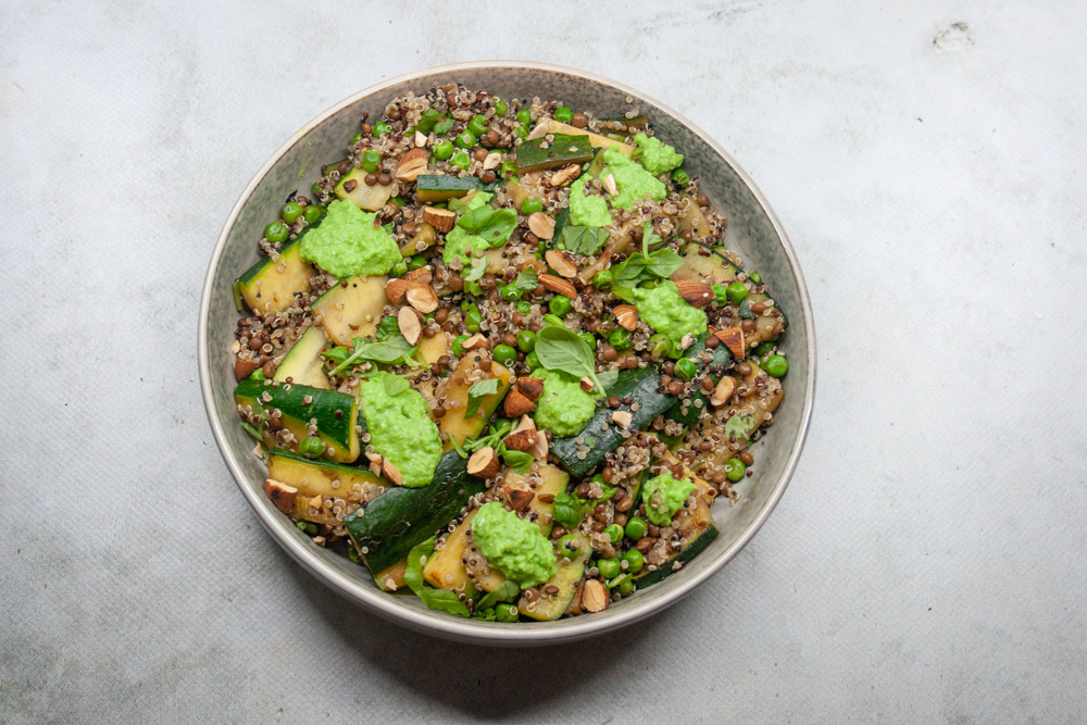 Quinoa salade met erwten creme